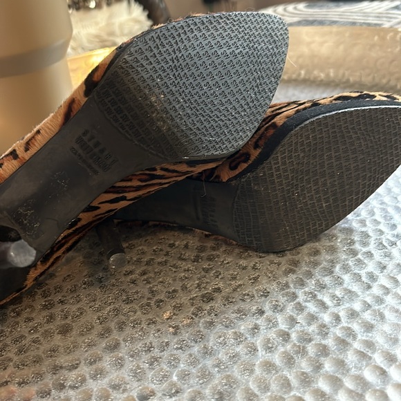 Stuart Weitzman pumps. Leopard print. Fur - Picture 5 of 5